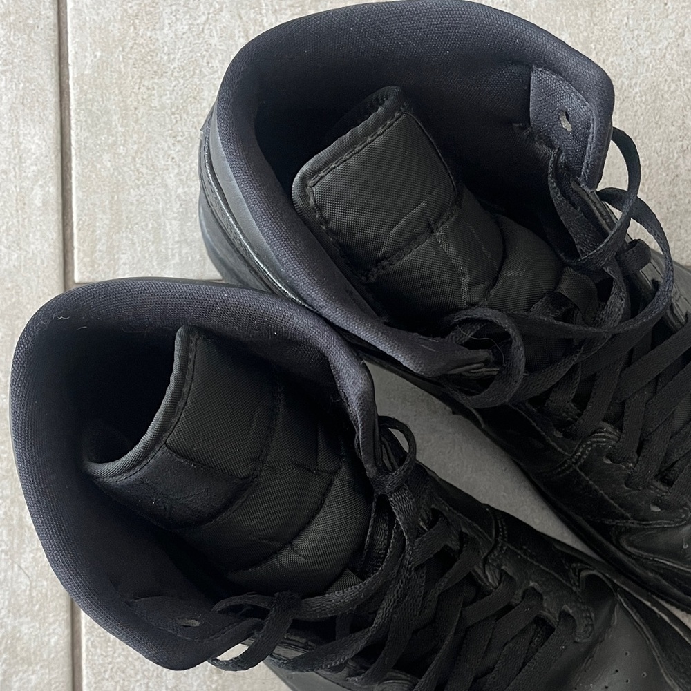 Nike Jordan 1 Mid Triple Black - Picture 5 of 10